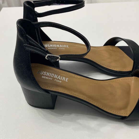 New💕 Adorable Black Memory Foam Sandals - Picture 2 of 11